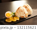 煮卵と漬物を添えたおにぎり 132115621