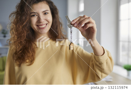 Attractive young woman holding keys to her new apartment 132115974