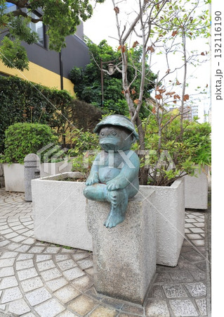 東京都杉並区高円寺南　桃園川緑道にあるぱっか像 132116190