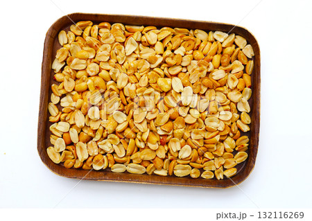 Roasted peanuts for snacking, or used as toppings for various dishes. Roasted peanuts for snacking, or used as toppings for various dishes. 132116269