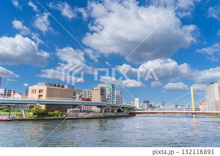 「東京都」深川付近の隅田川の風景　江東区 132116891