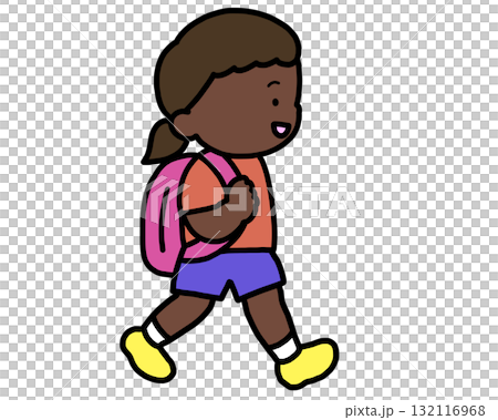 歩いて登校する黒人の女の子 132116968