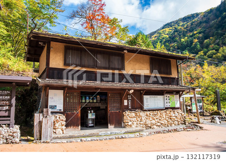 秋の白骨温泉 観光案内所《長野県 松本市》 132117319