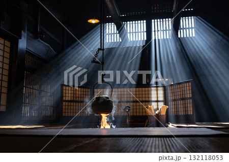 【光芒素材】冬の風物詩・妻籠宿脇本陣奥谷の光芒【長野県】 132118053