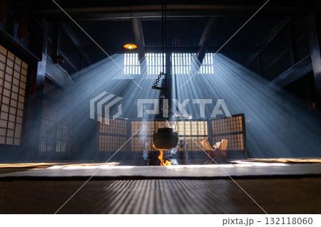 【光芒素材】冬の風物詩・妻籠宿脇本陣奥谷の光芒【長野県】 132118060