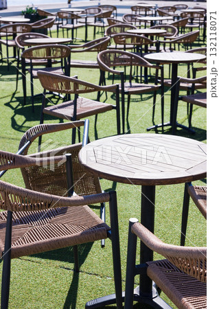 ヨーロッパのオープンカフェ 132118071