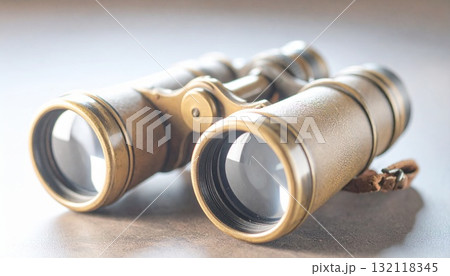 双眼鏡のクローズアップ 132118345