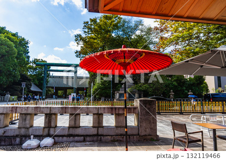 靖国神社　八千代食堂から二の鳥居方向の風景 132119466