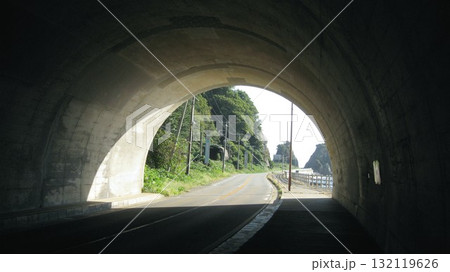 トンネルから見える風景 132119626