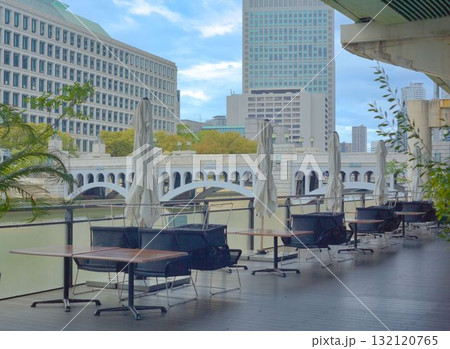 日曜日の大阪北浜界隈 132120765