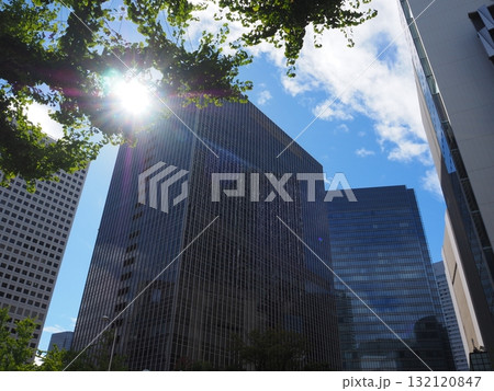 見上げたビル 見上げたビル 132120847