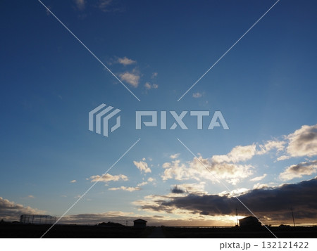 幻想的な夕景 132121422