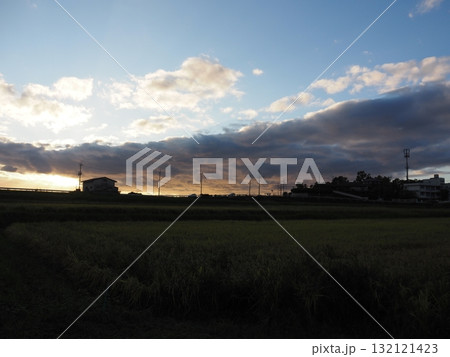 幻想的な夕景 132121423