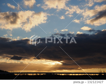 幻想的な夕景 132121427