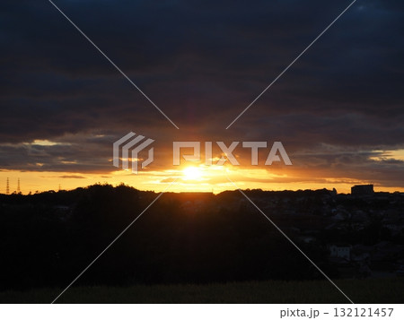 幻想的な夕景 132121457