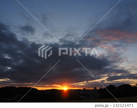 幻想的な夕景 132121471