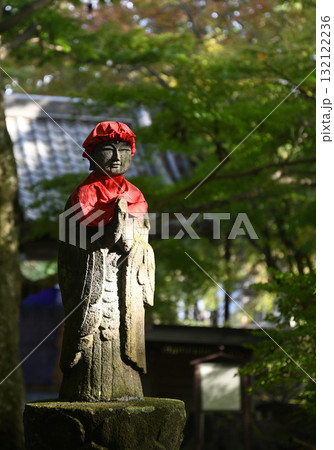 木漏れ日に浮かぶ地蔵尊 木漏れ日に浮かぶ地蔵尊 132122236