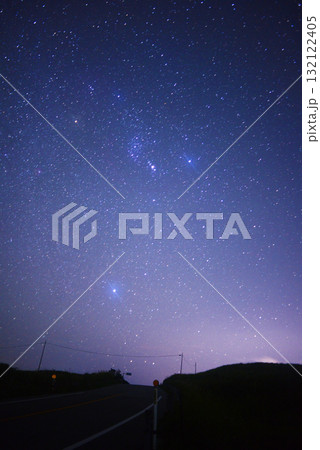 星空と大観峰周辺道路 132122405
