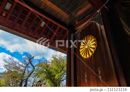 東京都　靖国神社　神門 132123159