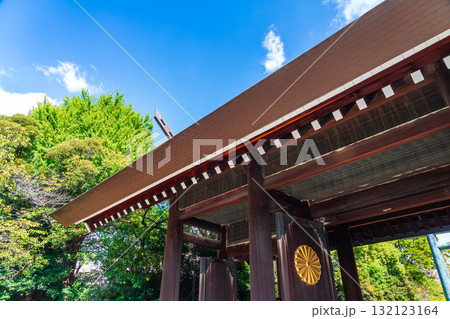 東京都　靖国神社　神門 132123164