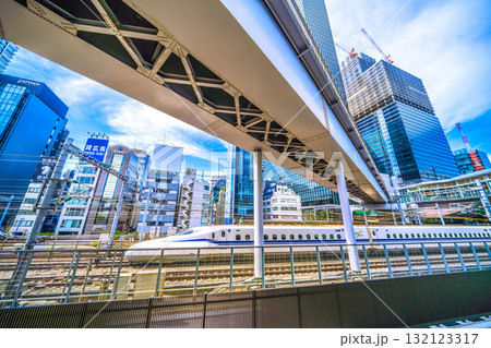 日本の東京都市景観　浜松町駅や世界貿易センタービルディング新本館・ターミナル建設工事、新幹線など 132123317