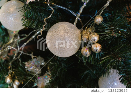 クリスマスツリーのオーナメント クリスマスツリーのオーナメント 132123935