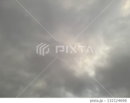隙間のある曇り空/The sky 隙間のある曇り空/The sky 132124698