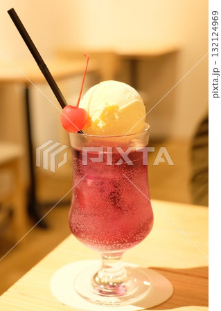 紫色のクリームソーダ 紫色のクリームソーダ 132124969