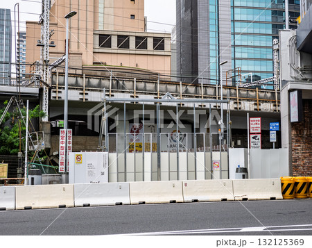 東京高速道路(KK線)の廃止に伴い2025年4月に閉鎖された「土橋入口」(2025年10月撮影) 東京高速道路(KK線)の廃止に伴い2025年4月に閉鎖された「土橋入口」(2025年10月撮影) 132125369