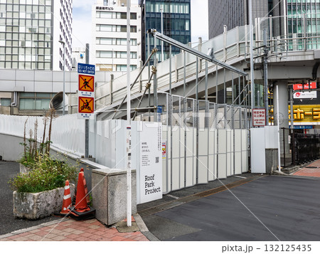 東京高速道路(KK線)の廃止に伴い2025年4月に閉鎖された「新橋入口」(2025年10月撮影) 東京高速道路(KK線)の廃止に伴い2025年4月に閉鎖された「新橋入口」(2025年10月撮影) 132125435