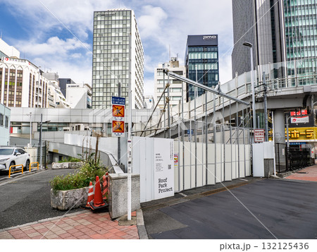 東京高速道路（KK線）の廃止に伴い2025年4月に閉鎖された「新橋入口」（2025年10月撮影） 132125436