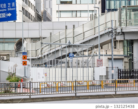 東京高速道路(KK線)の廃止に伴い2025年4月に閉鎖された「新橋入口」(2025年10月撮影) 東京高速道路(KK線)の廃止に伴い2025年4月に閉鎖された「新橋入口」(2025年10月撮影) 132125438