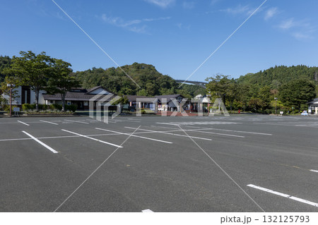 歴史公園えさし藤原の郷の駐車場　岩手県奥州市 132125793