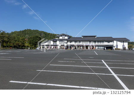 歴史公園えさし藤原の郷の駐車場　岩手県奥州市 132125794