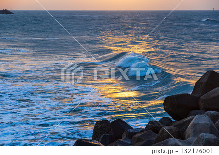 台湾 波 振る 132126001