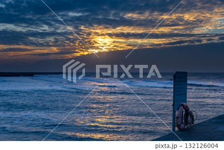 台湾 波 振る 132126004