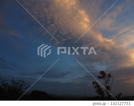幻想的な夕景 132127731