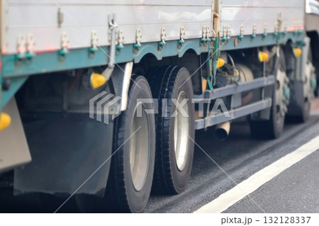 物流トラック 物流トラック 132128337