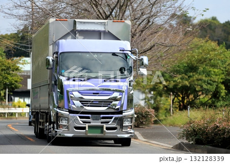 物流トラック 物流トラック 132128339
