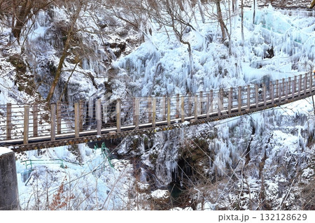 【埼玉県】尾ノ内百景氷柱と吊り橋　 132128629