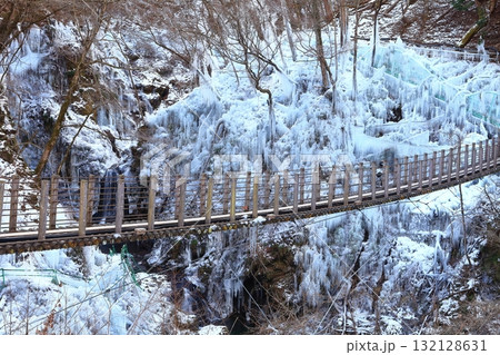 【埼玉県】尾ノ内百景氷柱と吊り橋　 132128631