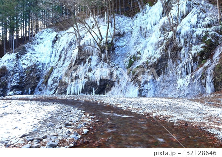 【埼玉県】三十槌の氷柱 132128646