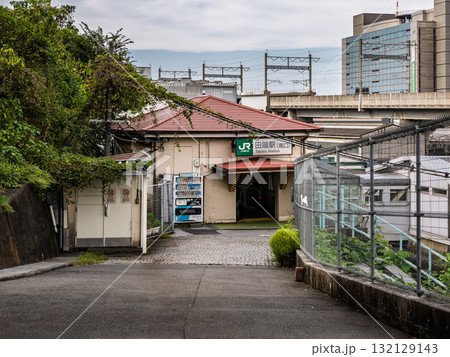 JR東日本「田端駅」南口の駅名表示 JR東日本「田端駅」南口の駅名表示 132129143