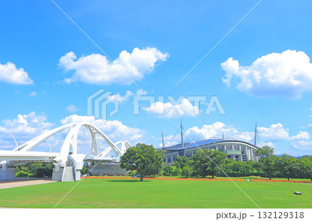 愛知県豊田市、豊田大橋と豊田スタジアムの風景 132129318