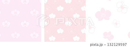 ピンクの胡蝶蘭のパターンが並ぶ花柄模様のセット 132129597