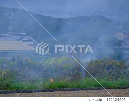 野焼きで通報 132129605
