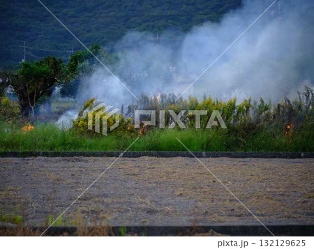 野焼きで通報 野焼きで通報 132129625
