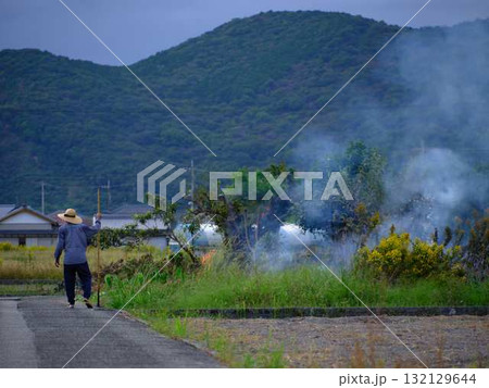 野焼きで通報 132129644