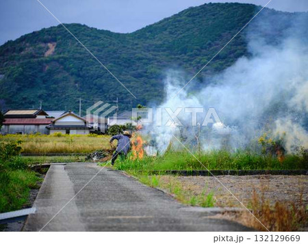 野焼きで通報 132129669
