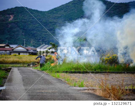 野焼きで通報 132129671